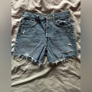Agolde Aritzia Distressed Light Wash Denim Cut Off Shorts Raw Hem Summer 23